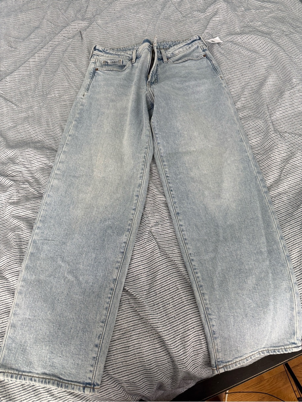 Women’s Light Wash straightLeg Jeans - Light Blue